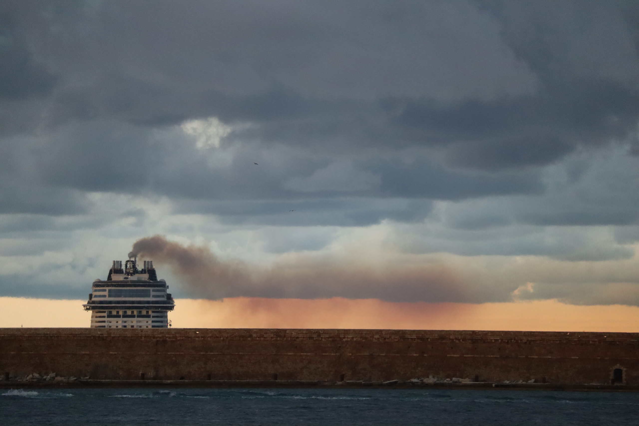 Servono maggiori regole per ridurre l’inquinamento atmosferico provocato dalle navi, lo chiedono studiosi ed esperti italiani e internazionali